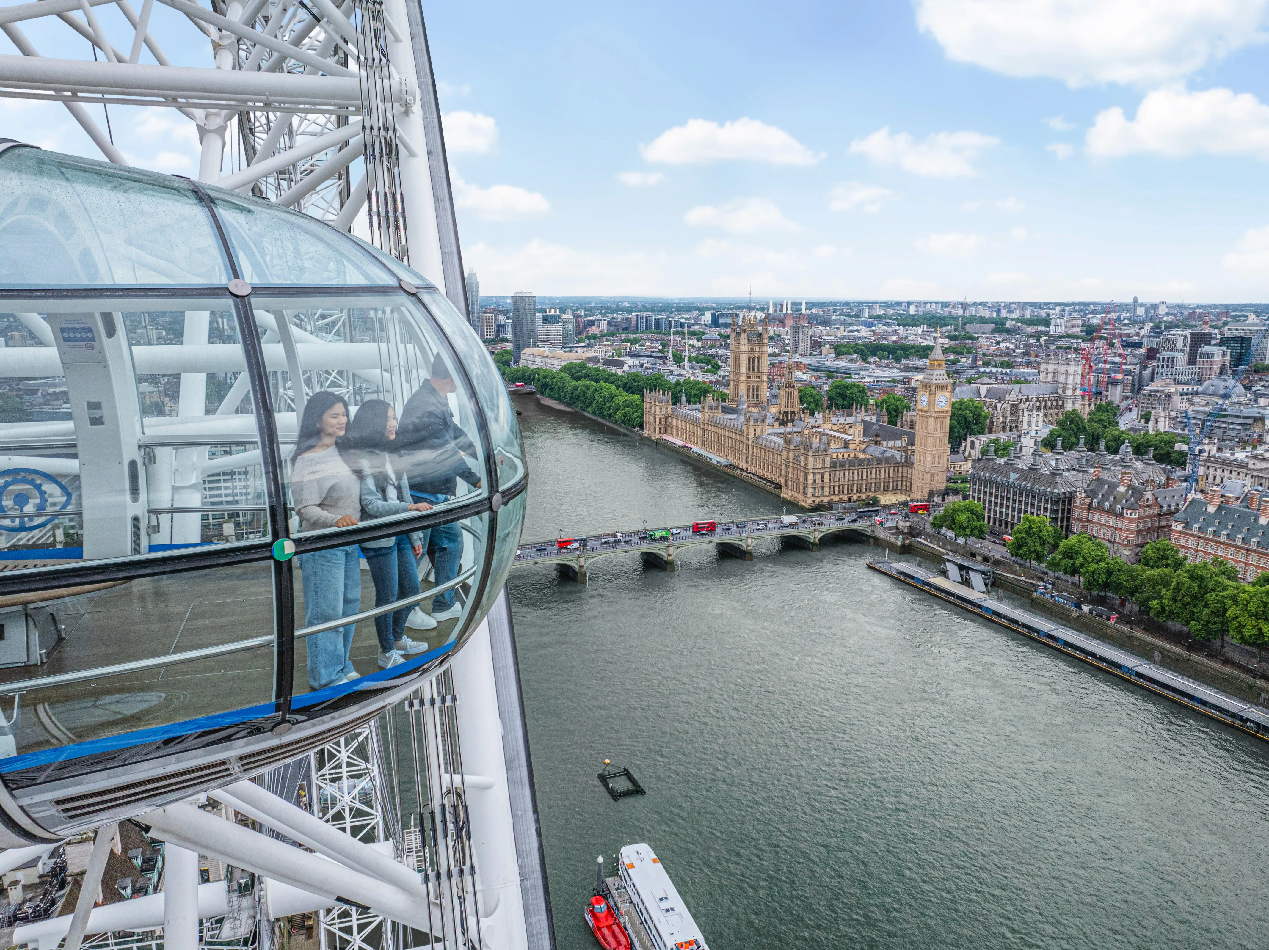 london eye drone picture of pod