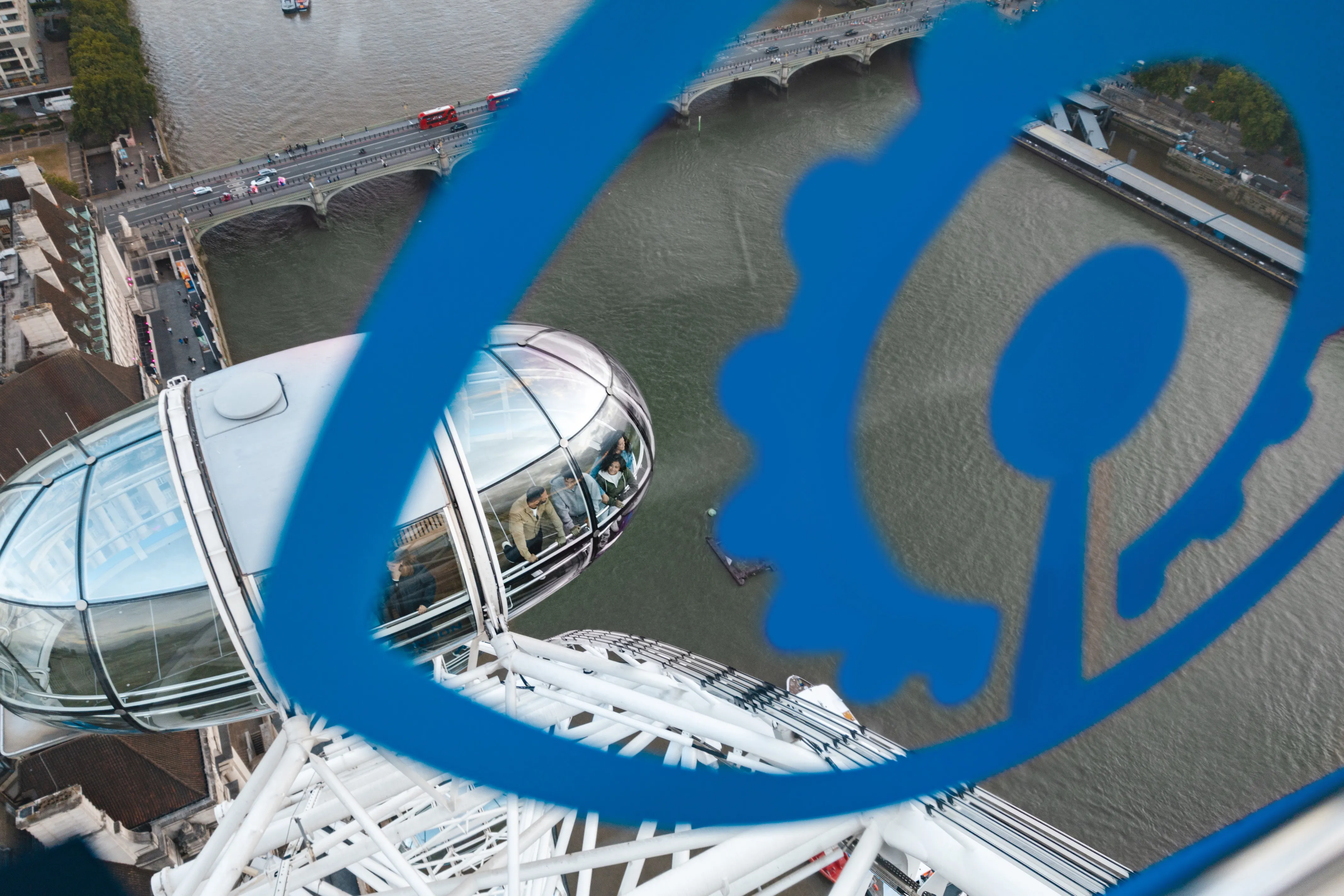 view from inside the london eye pod 