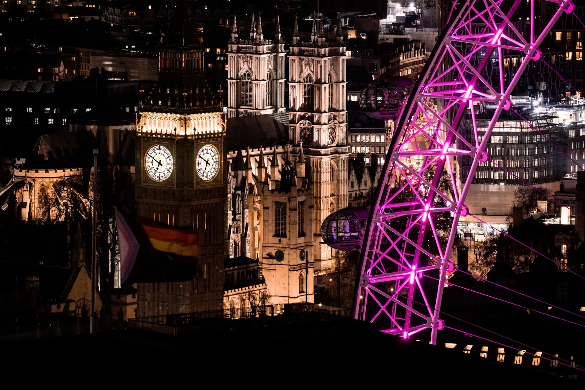 a picture of the London eye at night