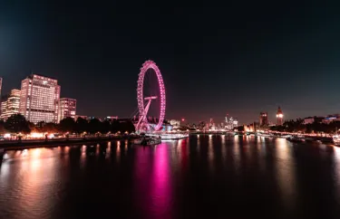 a picture of the London eye at night