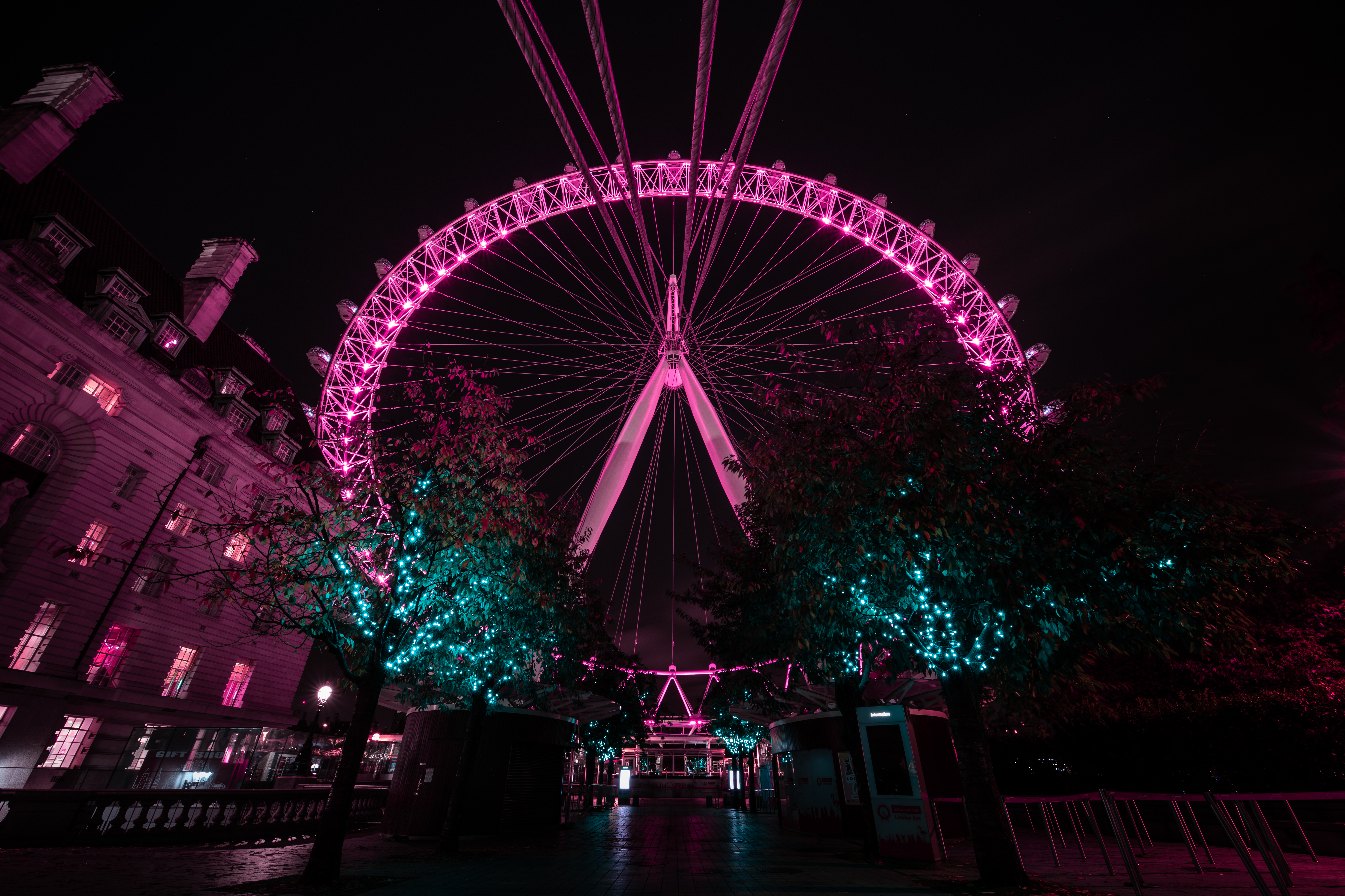 London Eye Night time pink and blue lights