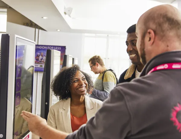22747 London Eye 1B C Ticket Office Kiosk LICENSED UNTIL JUN2025