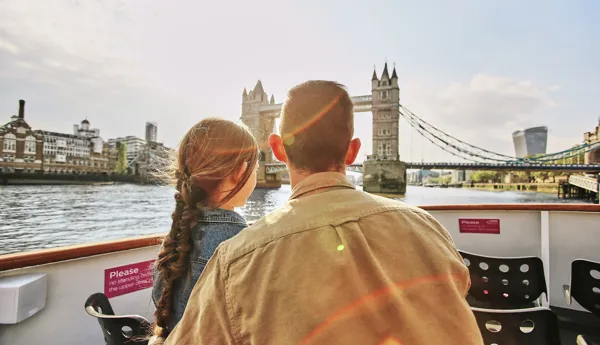 22747 Riverboat Tour 1A Father Daughter 084 Rgb Ns LICENSED UNTIL JUN2025 (1)